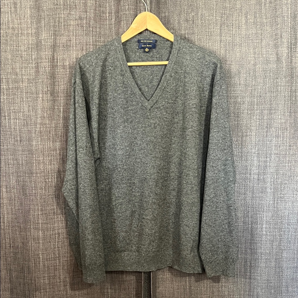 Men’s club room gray cashmere vneck sweater size XL